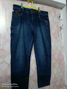 BUpgrade your style with versatile denim jeans