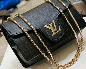 Chic Black Crossbody Bag