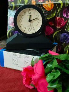 Quartz Abstract Art Clock