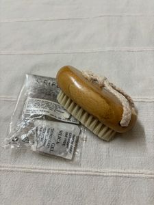 🆕Oriflame Sweden Bamboo Nail brush