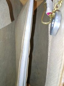 I am selling  a hand 👜  bag  .