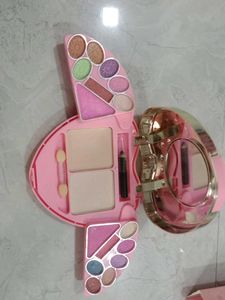 T. Y A. Fashion Makeup Kit