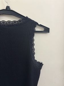 H&amp;M SLIT CUT LACE TRIMMED DRESS