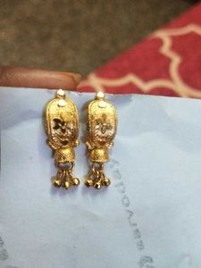 Gold Flower Design Jhumka Earring