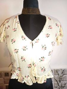 🎁Buy 1, Get 1 Free🎁 Size S/ M Floral Print Top