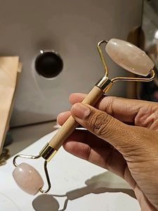Rose Quartz crystal Face Roller