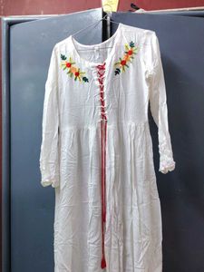 Elegant White Embroidered Kurta