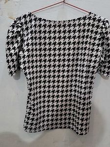 Houndstooth Puff Sleeve Top