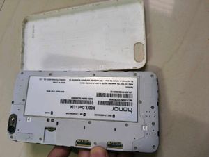 Honor Mobile Phone - Cracked Screen (not working)