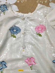 Elegant Floral Embroidered Kurti Set