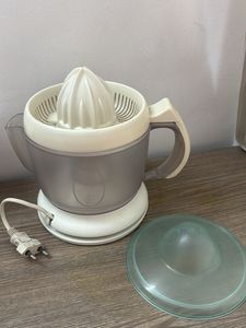 Vintage Whitetone Citrus Juicer