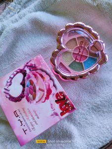 Eyeshadow With Compact Powder