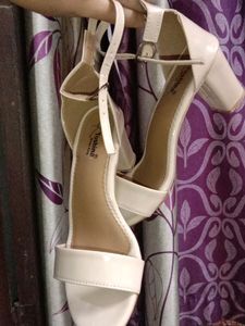 Nude Heels🤎