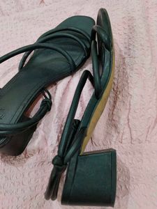 H&amp;M black heels sandals