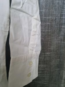 Sleek White Skinny-Fit Shirt
