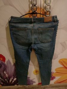 Sides Embellished Jeans