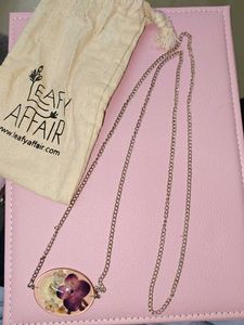 Leafy Affair Floral Pendant Necklace