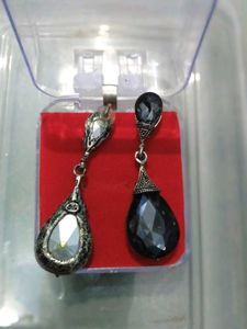 Elegant Black Teardrop Dangle Earrings