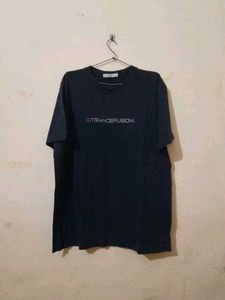 T Shirt In Good Condition ( Non Returnable )