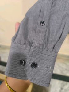 100% Cotton Grey Shirt Of Ozemberg Brand.