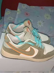 Nike Dunk Low Sneakers