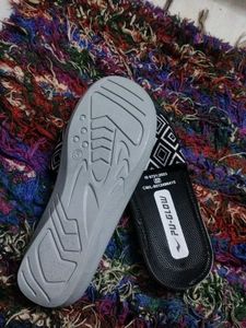 PU-Glow Black &amp; White Slides