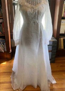 Lace Vintage Wedding Dress/ Gown