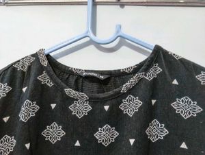 Black Loose Crop Top
