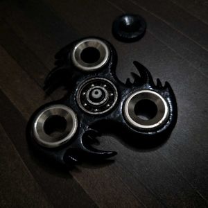 Black Claw-Style Fidget Spinner (One Cap Damaged)