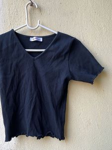 Cute Black V-Neck ribbed Crop Top