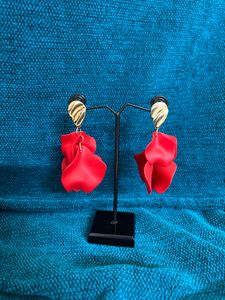 ‼️RED PETTAL DROP EARRING ‼️