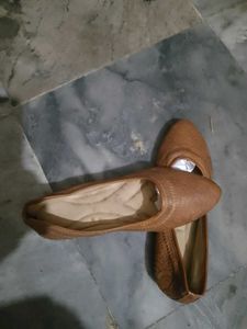 Ethnic Tan Juttis unused