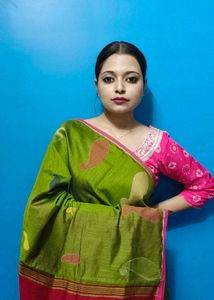 Handloom Elegant Green &amp; Pink Saree