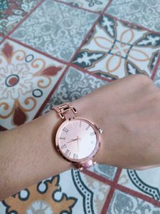Women&#39;s Rosegold Watch ⌚
