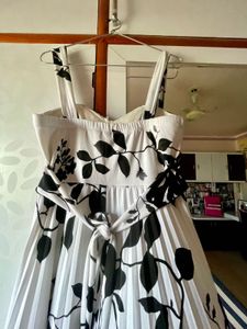 Black &amp; White Sleeveless Floral Dress