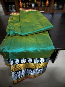 unused Dual Shade Saree With Traditional Border