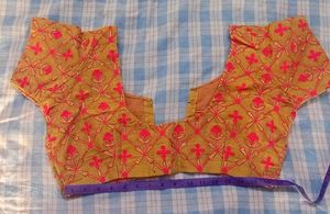 Elegant Pink Saree with 2 Blouses, inskirt