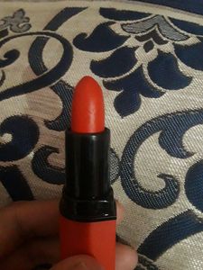 Lakme Sunscream,Mamaearth Heena Shampoo,red