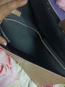 Beige Croc-Embossed Shoulder bag