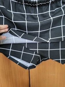 SKORT Black And White Chequered