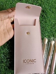 Iconic London Makeup  Brush Set With Pouch