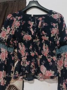 Floral Print Top ✨