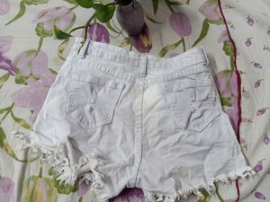 Highwaist Ripped Shorts