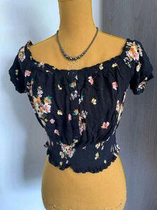 Floral Cold Shoulder Cropped Top🌻❤️💯💅🏼