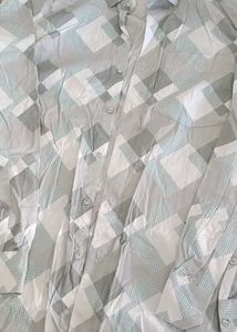 Patterned Men&#39;s Shirt