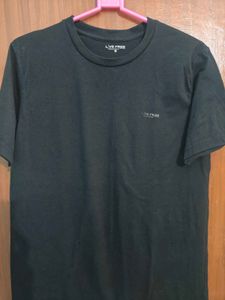 Black Tshirt: Live Free