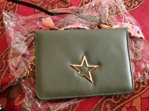 Classic Retro Sling Bag 💚