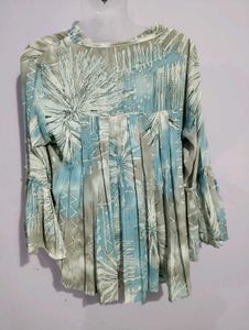 BEAUTIFUL CAPE STYLE TOP