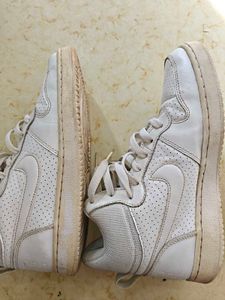 Nike Court Borough Mid