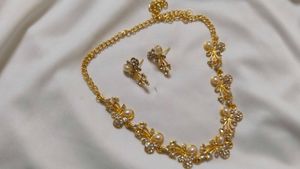 Metal Gold Plated Jewel Set With Earrings